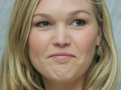 JULIA STILES